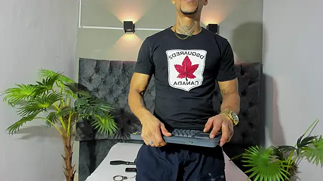 Snapshot of Salomon_koude chatting on 05-15-26, 02:18 Salomon koude online show from 05-15-26, 02:18