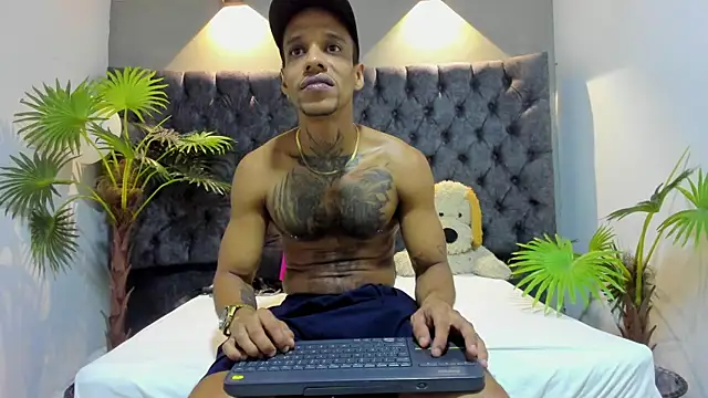 Snapshot of Salomon_koude chatting on 05-30-26, 02:25 Salomon koude online show from 05-30-26, 02:25
