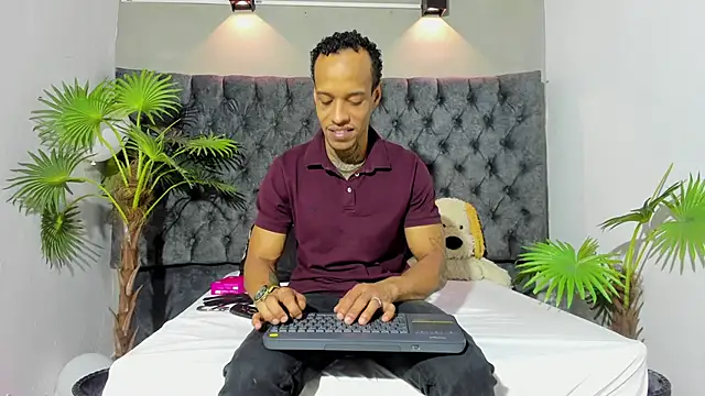 Snapshot of Salomon_koude chatting on 06-01-26, 01:13 Salomon koude online show from 06-01-26, 01:13