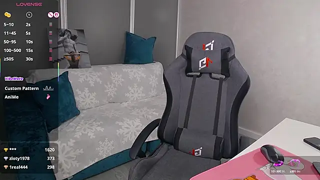 Snapshot of Sofia_Soul chatting on 10-14-25, 07:47 Sofia Soul online show from 10-14-25, 07:47