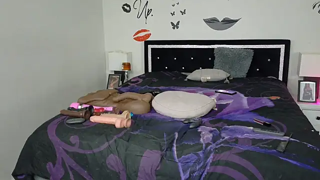 Snapshot of chocolatefantasyxxox chatting on 12-28-24, 05:23 chocolatefantasyxxox online show from 12-28-24, 05:23