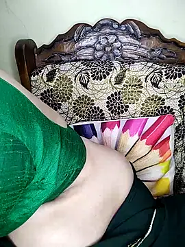 Snapshot of Fair-magic-woman chatting on 09-12-25, 07:03 Fair-magic-woman online show from 09-12-25, 07:03