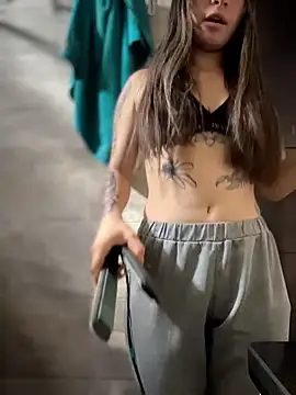 Sophie LS online show from 11-25-25, 03:23