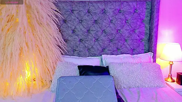 Snapshot of astridjonness chatting on 10-11-25, 02:11 astridjonness online show from 10-11-25, 02:11