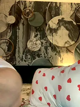 Laura Millf online show from 12-04-25, 11:41