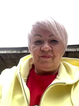 Snapshot of Laura_Millf chatting on 04-22-26, 10:06 Laura Millf online show from 04-22-26, 10:06