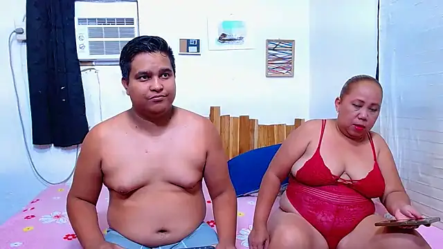 Snapshot of lucasandSofi chatting on 05-27-26, 10:40 lucasandSofi online show from 05-27-26, 10:40