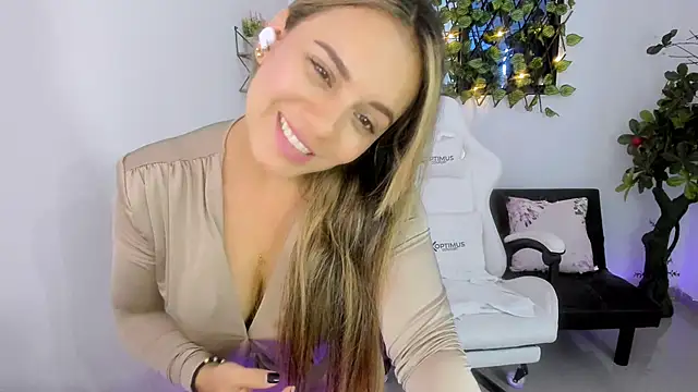 Snapshot of Sara_lopez_28 chatting on 01-18-25, 02:55 Sara lopez 28 online show from 01-18-25, 02:55