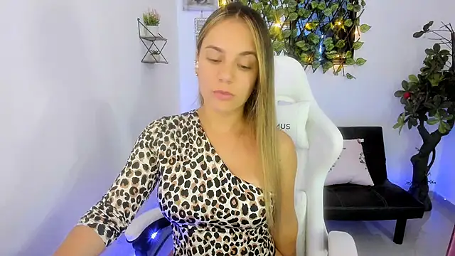 Snapshot of Sara_lopez_28 chatting on 01-24-25, 03:24 Sara lopez 28 online show from 01-24-25, 03:24