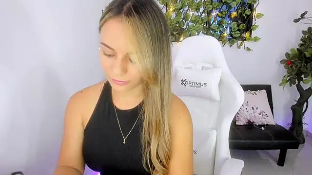 Snapshot of Sara_lopez_28 chatting on 01-25-25, 03:20 Sara lopez 28 online show from 01-25-25, 03:20