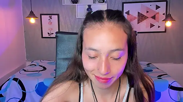 Snapshot of Valeria_roussi chatting on 12-18-24, 08:25 Valeria roussi online show from 12-18-24, 08:25