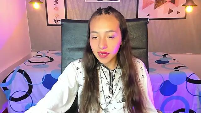 Snapshot of Valeria_roussi chatting on 12-19-24, 08:13 Valeria roussi online show from 12-19-24, 08:13