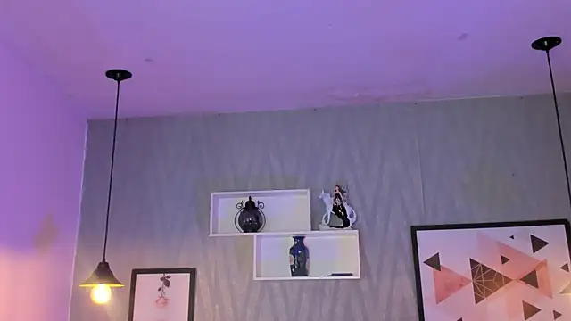 Snapshot of Valeria_roussi chatting on 12-27-24, 02:01 Valeria roussi online show from 12-27-24, 02:01