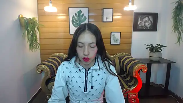 Snapshot of Valeria_roussi chatting on 02-19-25, 02:01 Valeria roussi online show from 02-19-25, 02:01