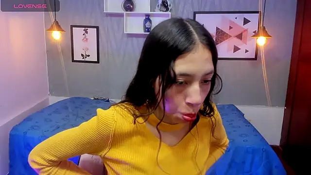 Snapshot of Valeria_roussi chatting on 10-28-25, 01:58 Valeria roussi online show from 10-28-25, 01:58