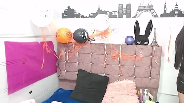 Snapshot of sara_caplerx chatting on 10-18-25, 10:05 sara caplerx online show from 10-18-25, 10:05