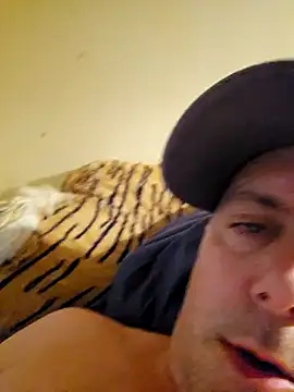 Snapshot of HeteroHotGuy1 chatting on 12-06-24, 10:27 HeteroHotGuy1 online show from 12-06-24, 10:27