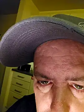 Snapshot of HeteroHotGuy1 chatting on 12-12-24, 02:48 HeteroHotGuy1 online show from 12-12-24, 02:48