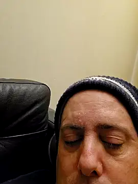 Snapshot of HeteroHotGuy1 chatting on 12-13-24, 02:10 HeteroHotGuy1 online show from 12-13-24, 02:10