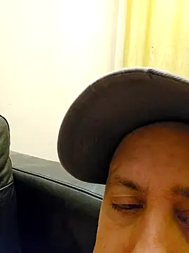 Snapshot of HeteroHotGuy1 chatting on 12-15-24, 03:24 HeteroHotGuy1 online show from 12-15-24, 03:24