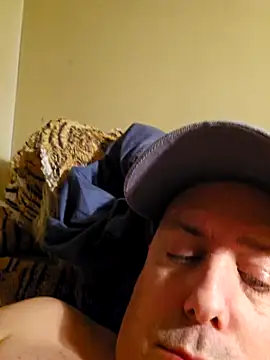 Snapshot of HeteroHotGuy1 chatting on 12-24-24, 12:22 HeteroHotGuy1 online show from 12-24-24, 12:22