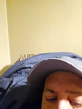 Snapshot of HeteroHotGuy1 chatting on 12-29-24, 08:04 HeteroHotGuy1 online show from 12-29-24, 08:04