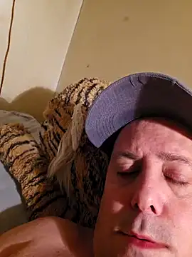 Snapshot of HeteroHotGuy1 chatting on 01-11-25, 08:21 HeteroHotGuy1 online show from 01-11-25, 08:21