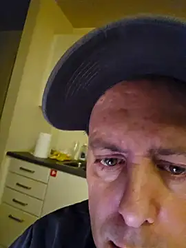 Snapshot of HeteroHotGuy1 chatting on 01-14-25, 02:50 HeteroHotGuy1 online show from 01-14-25, 02:50