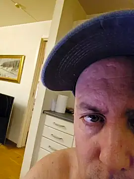 Snapshot of HeteroHotGuy1 chatting on 01-16-25, 02:51 HeteroHotGuy1 online show from 01-16-25, 02:51