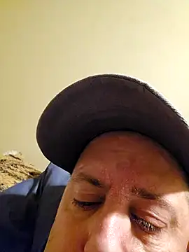 Snapshot of HeteroHotGuy1 chatting on 01-27-25, 08:28 HeteroHotGuy1 online show from 01-27-25, 08:28