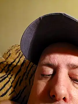 Snapshot of HeteroHotGuy1 chatting on 02-06-25, 12:43 HeteroHotGuy1 online show from 02-06-25, 12:43