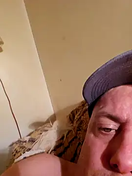 Snapshot of HeteroHotGuy1 chatting on 02-21-25, 06:37 HeteroHotGuy1 online show from 02-21-25, 06:37