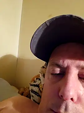 Snapshot of HeteroHotGuy1 chatting on 03-09-25, 08:10 HeteroHotGuy1 online show from 03-09-25, 08:10