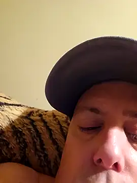 Snapshot of HeteroHotGuy1 chatting on 03-21-25, 01:56 HeteroHotGuy1 online show from 03-21-25, 01:56