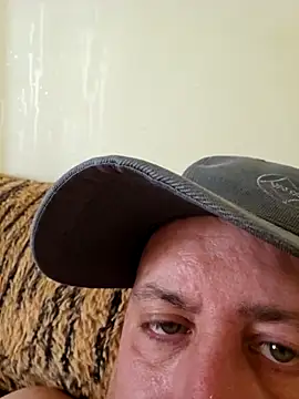 Snapshot of HeteroHotGuy1 chatting on 03-23-25, 08:37 HeteroHotGuy1 online show from 03-23-25, 08:37