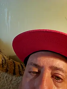 Snapshot of HeteroHotGuy1 chatting on 09-17-25, 07:21 HeteroHotGuy1 online show from 09-17-25, 07:21