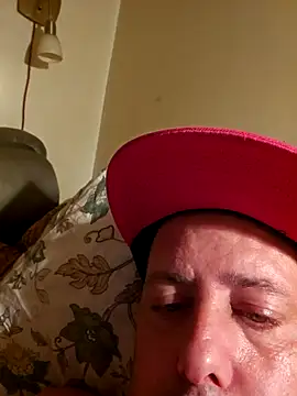 Snapshot of HeteroHotGuy1 chatting on 09-20-25, 08:32 HeteroHotGuy1 online show from 09-20-25, 08:32