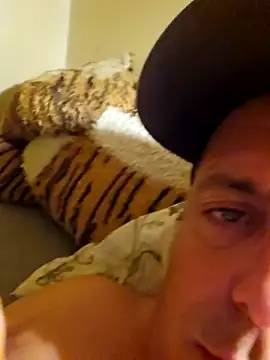 Snapshot of HeteroHotGuy1 chatting on 09-24-25, 06:55 HeteroHotGuy1 online show from 09-24-25, 06:55