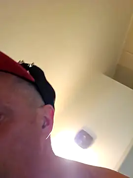 Snapshot of HeteroHotGuy1 chatting on 10-16-25, 01:34 HeteroHotGuy1 online show from 10-16-25, 01:34