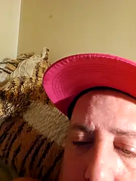 Snapshot of HeteroHotGuy1 chatting on 10-21-25, 09:26 HeteroHotGuy1 online show from 10-21-25, 09:26