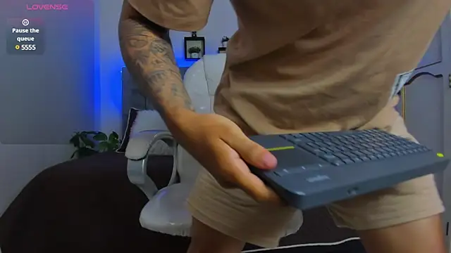 Damian23   online show from 02-11-25, 12:37