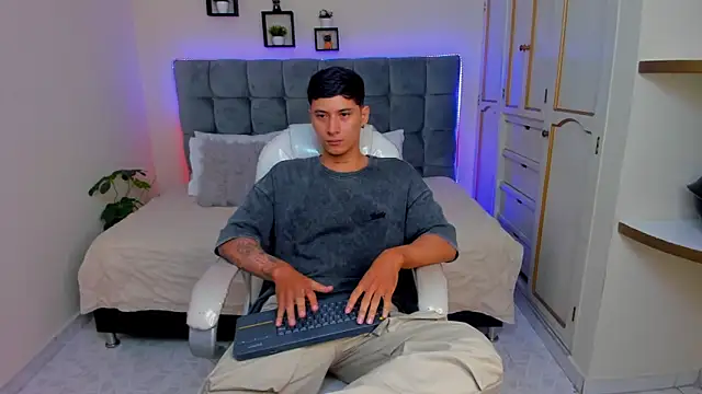 Damian23   online show from 03-16-25, 12:22