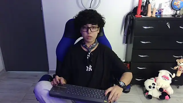 thomascooper7 online show from 04-08-26, 08:20