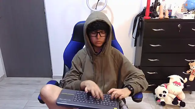 thomascooper7 online show from 04-21-26, 09:28