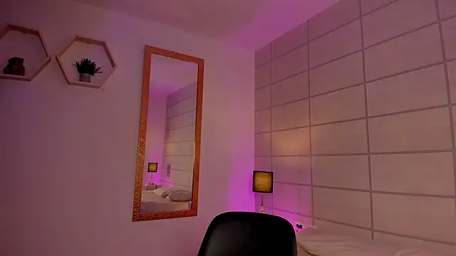 Christine Laam online show from 04-20-26, 12:19