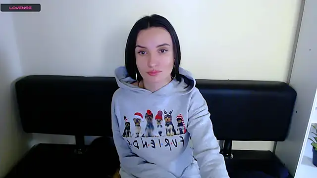 Snapshot of LaimaV_ chatting on 12-13-24, 10:08 LaimaV online show from 12-13-24, 10:08