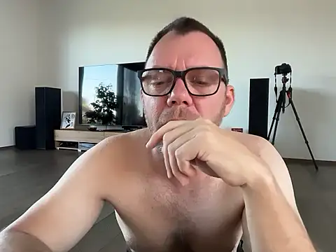 Snapshot of xmnbx77 chatting on 10-20-25, 07:31 xmnbx77 online show from 10-20-25, 07:31