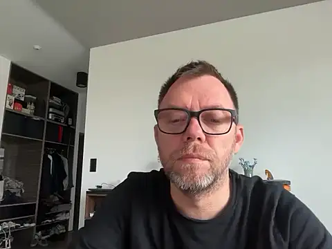 Snapshot of xmnbx77 chatting on 11-03-25, 10:27 xmnbx77 online show from 11-03-25, 10:27