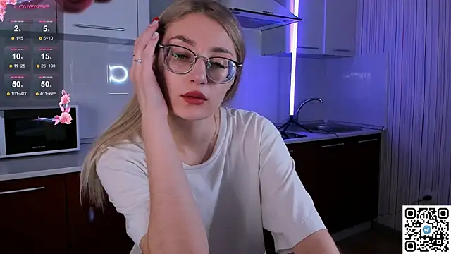 Snapshot of LivyyBossom chatting on 12-13-24, 03:21 LivyyBossom online show from 12-13-24, 03:21