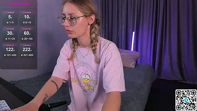 Snapshot of LivyyBossom chatting on 09-09-25, 05:01 LivyyBossom online show from 09-09-25, 05:01